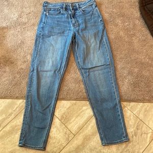Size 2 American Eagle Mom Jeans